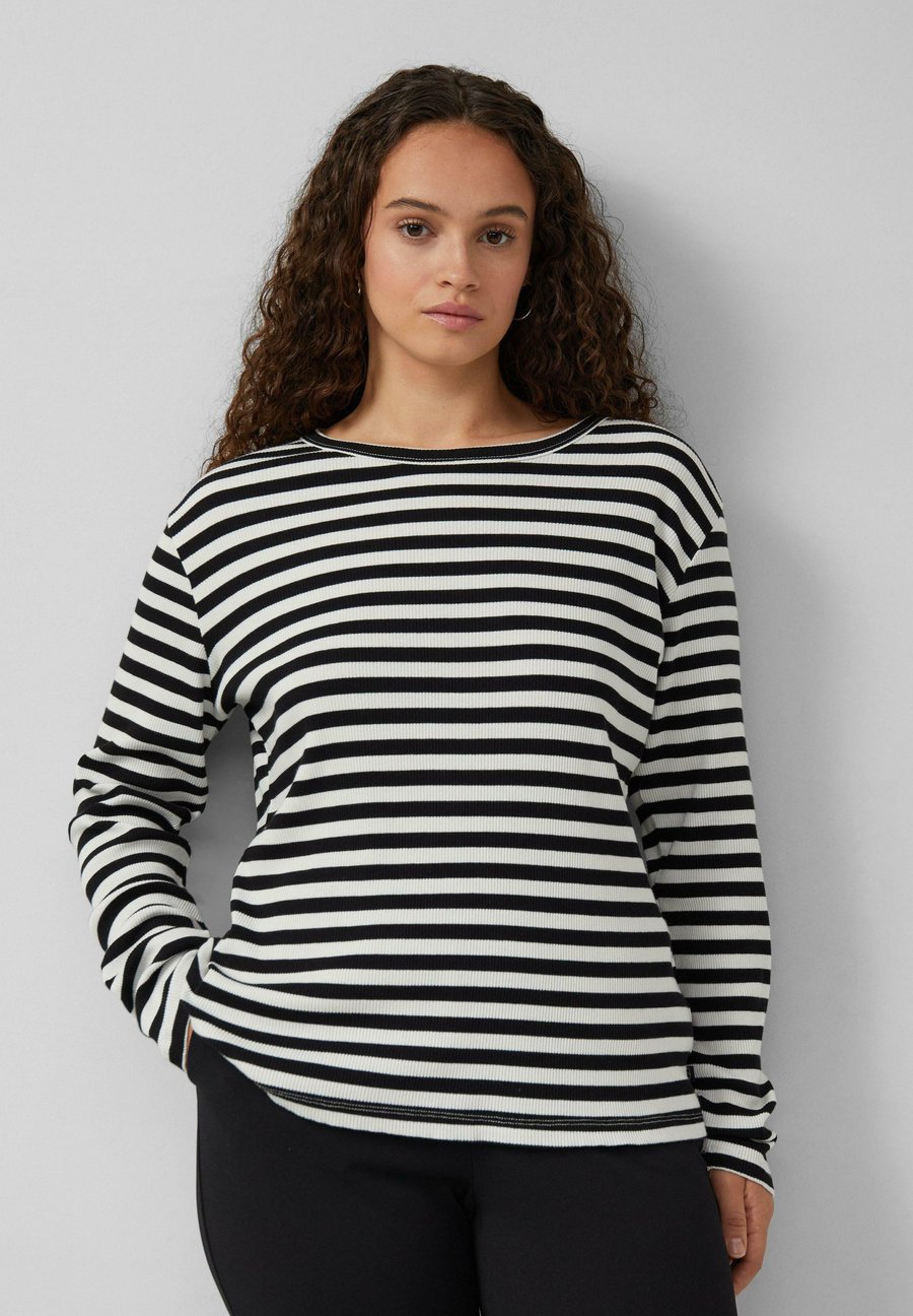 Топ QS LONGSLEEVE , Mottled Black
Топ QS LONGSLEEVE , Mottled Black