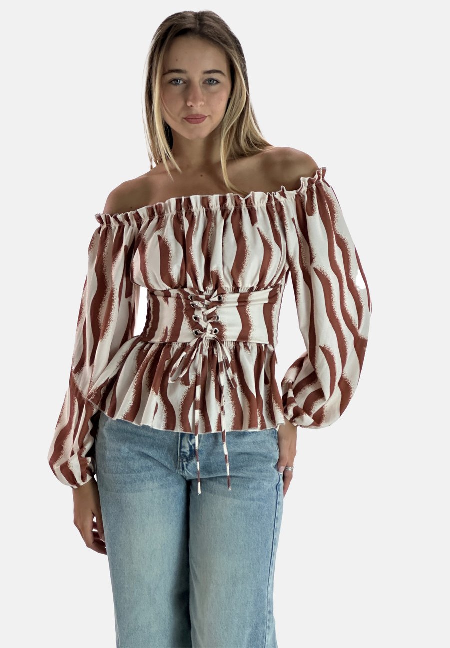 Блуза Elara Blouse, Braun/Mottled Brown
Блуза Elara Blouse, Braun/Mottled Brown