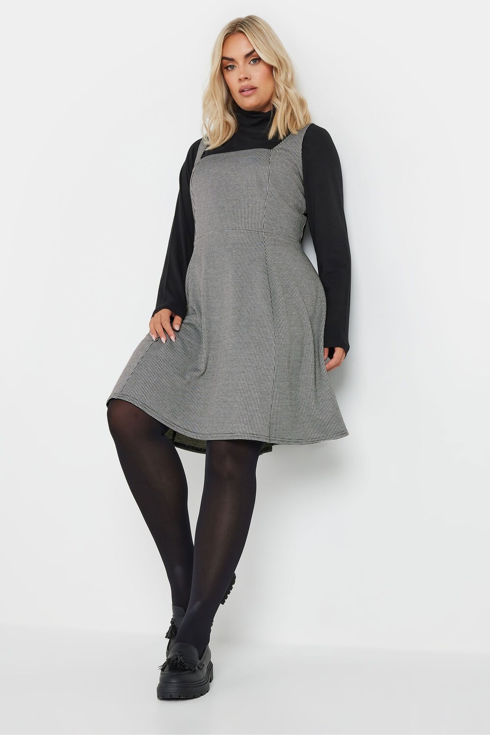 Платье сарафан с квадратным вырезом и узором «собачья лапка» Yours Curve, черный
Платье сарафан с квадратным вырезом и узором «собачья лапка» Yours Curve, черный