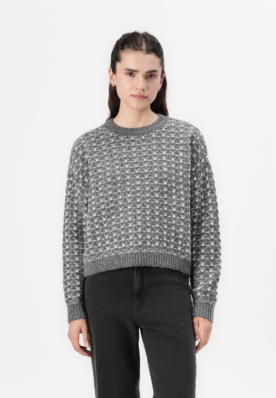 Джемпер Noisy May NMMAELYS O NECK, Charcoal Gray/Cloud Dancer/Grey
Джемпер Noisy May NMMAELYS O NECK, Charcoal Gray/Cloud Dancer/Grey