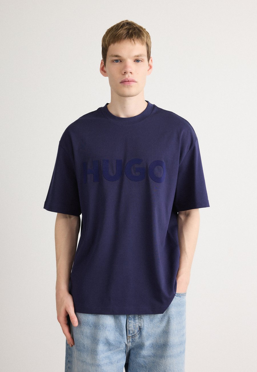 Футболка HUGO DINKEE, Navy/Dark Blue, Синий, Футболка HUGO DINKEE, Navy/Dark Blue
Футболка HUGO DINKEE, Navy/Dark Blue, Синий, Футболка HUGO DINKEE, Navy/Dark Blue