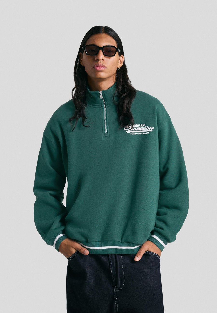 Толстовка Bershka PRINTED QUARTER-ZIP, Evergreen
Толстовка Bershka PRINTED QUARTER-ZIP, Evergreen