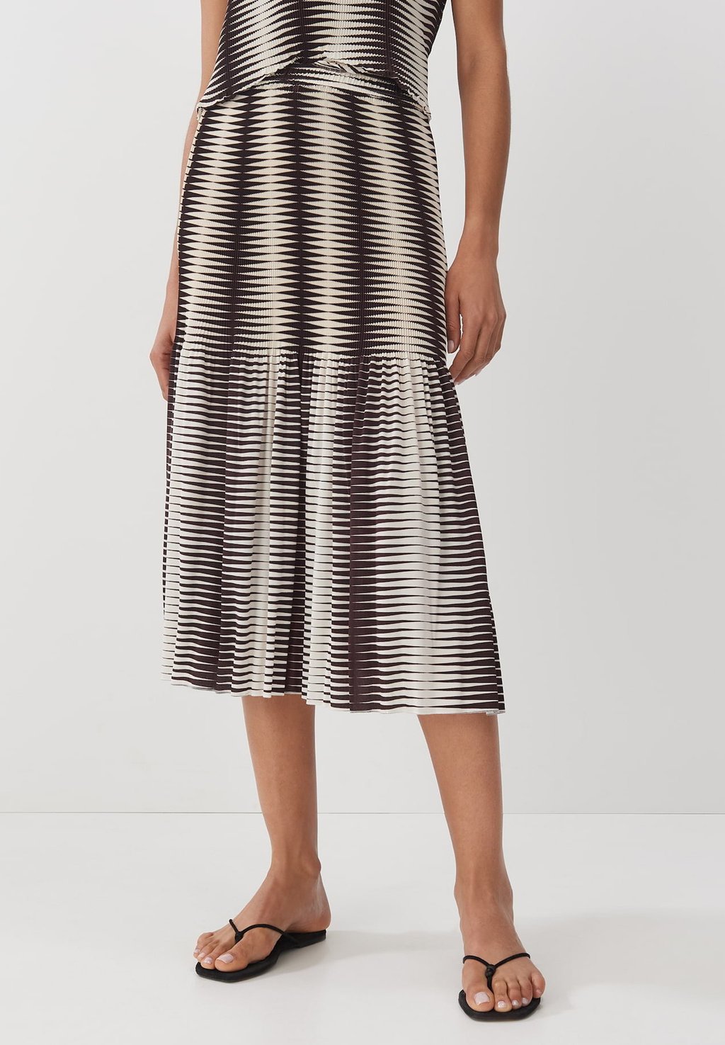 Юбка-колокол ONORA GRAPHIC someday., цвет Plum
Юбка-колокол ONORA GRAPHIC someday., цвет Plum