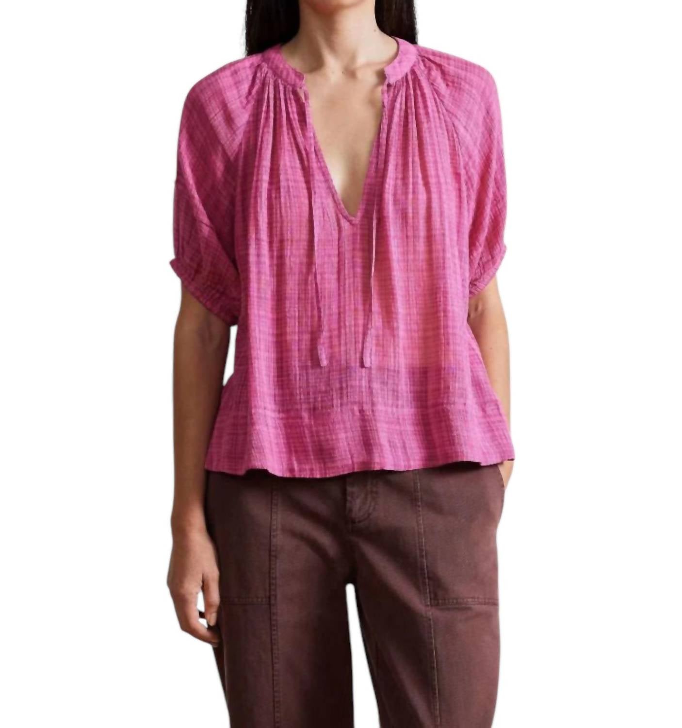 Блуза Lumina Popover в малиновом цвете APIECE APART
Блуза Lumina Popover в малиновом цвете APIECE APART