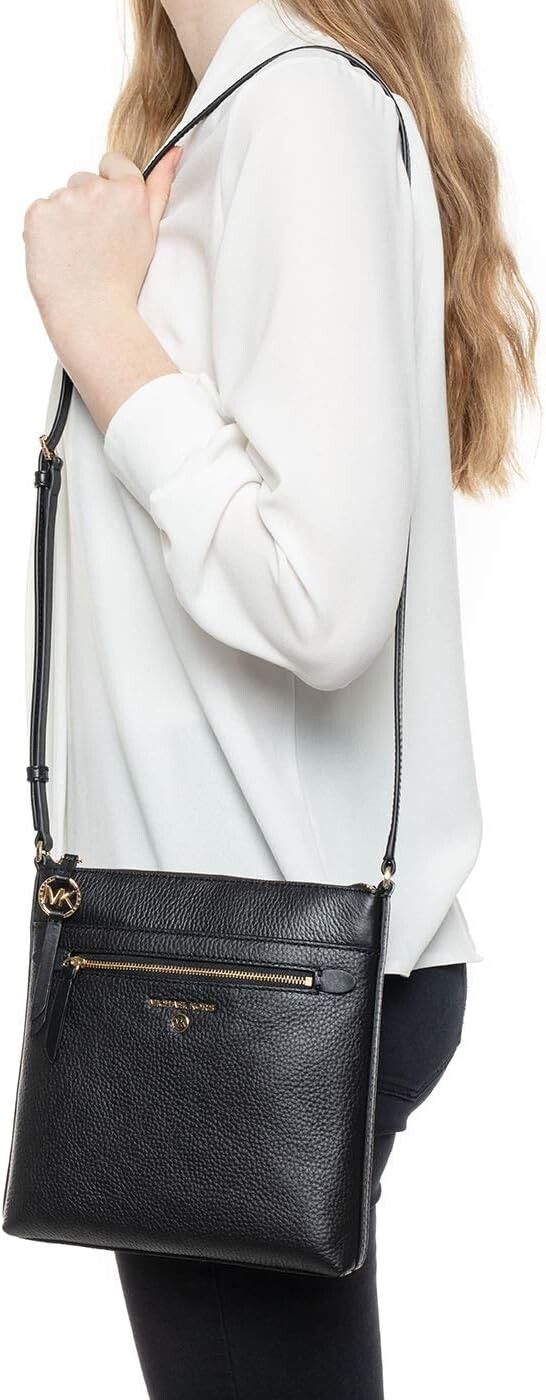 Michael Kors Jet Set Charm Маленькая плоская сумка через плечо North/South
Michael Kors Jet Set Charm Маленькая плоская сумка через плечо North/South
