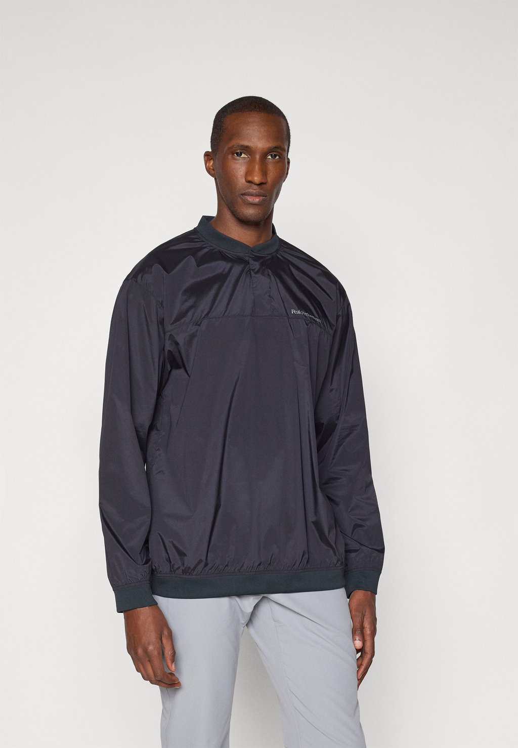 Ветровка CREW Peak Performance, черный
Ветровка CREW Peak Performance, черный