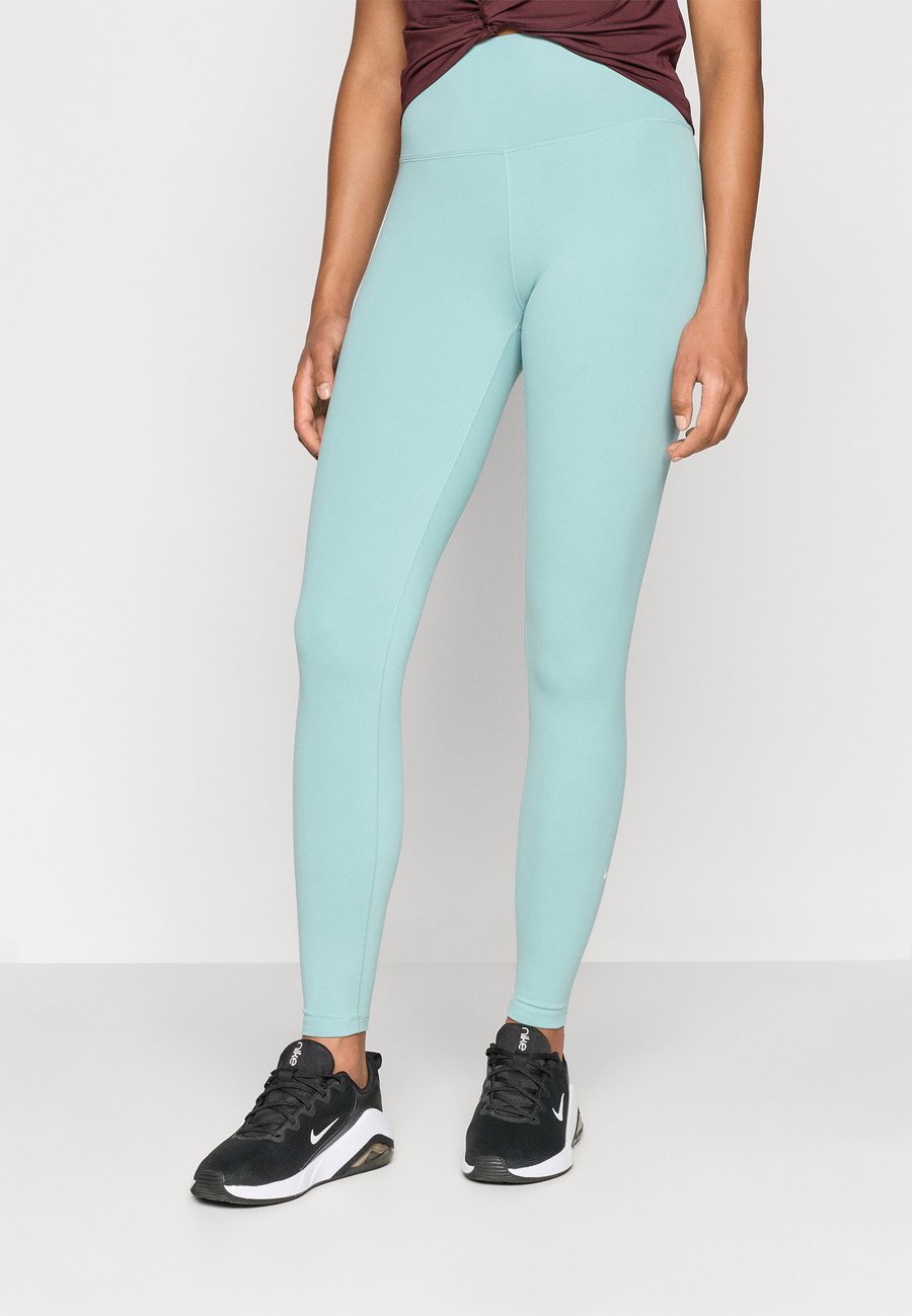 Леггинсы Nike Performance ONE, Cannon/White/Light Green
Леггинсы Nike Performance ONE, Cannon/White/Light Green