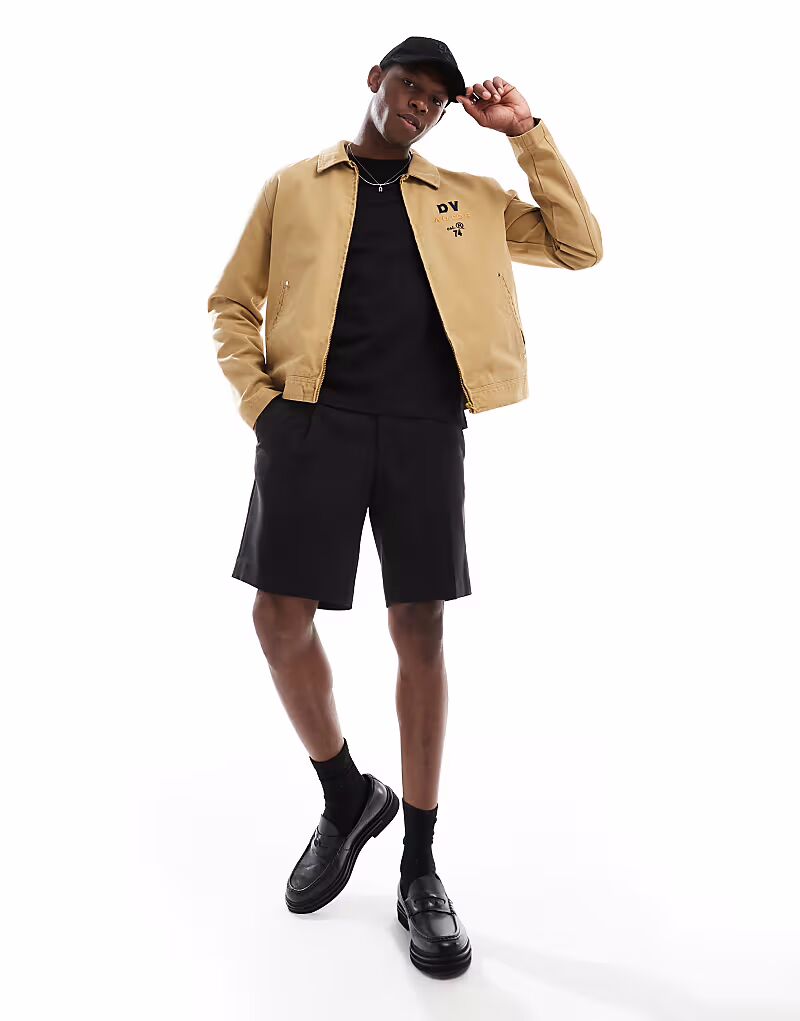 Рабочая куртка ASOS DESIGN с принтом на груди в каменном цвете
Рабочая куртка ASOS DESIGN с принтом на груди в каменном цвете