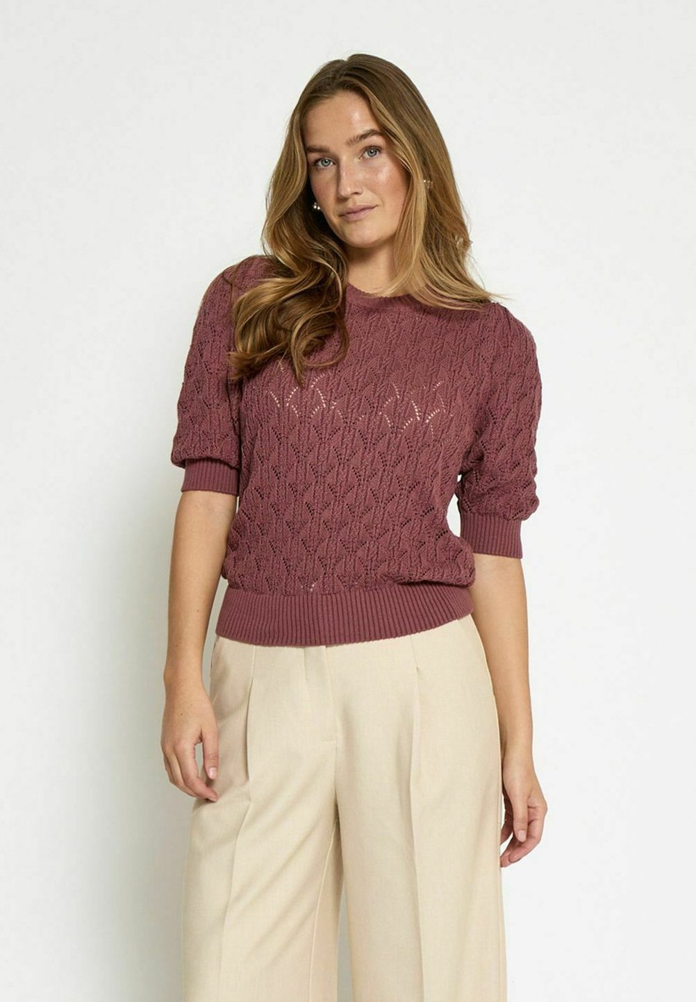 Базовая футболка LAMINA HALF SLEEVE Minus, светло-красный
Базовая футболка LAMINA HALF SLEEVE Minus, светло-красный