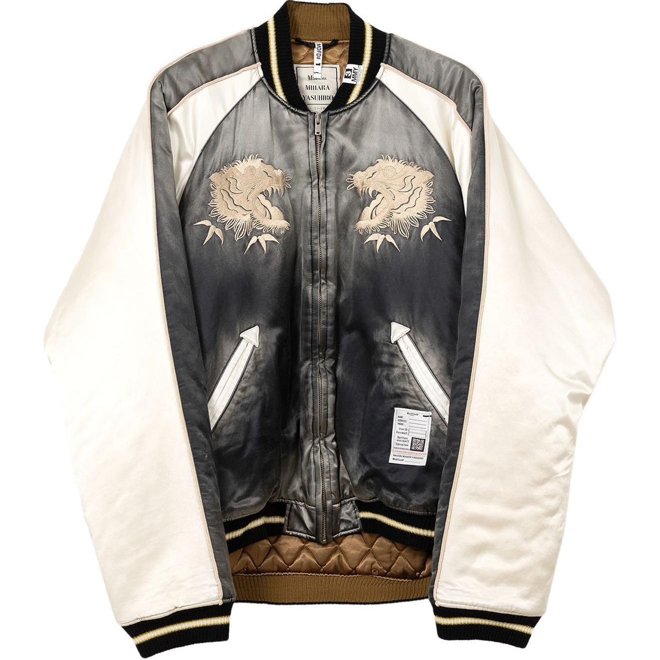 Maison Mihara Yasuhiro Графическая стеганая куртка с вышивкой, Black
Maison Mihara Yasuhiro Графическая стеганая куртка с вышивкой, Black
