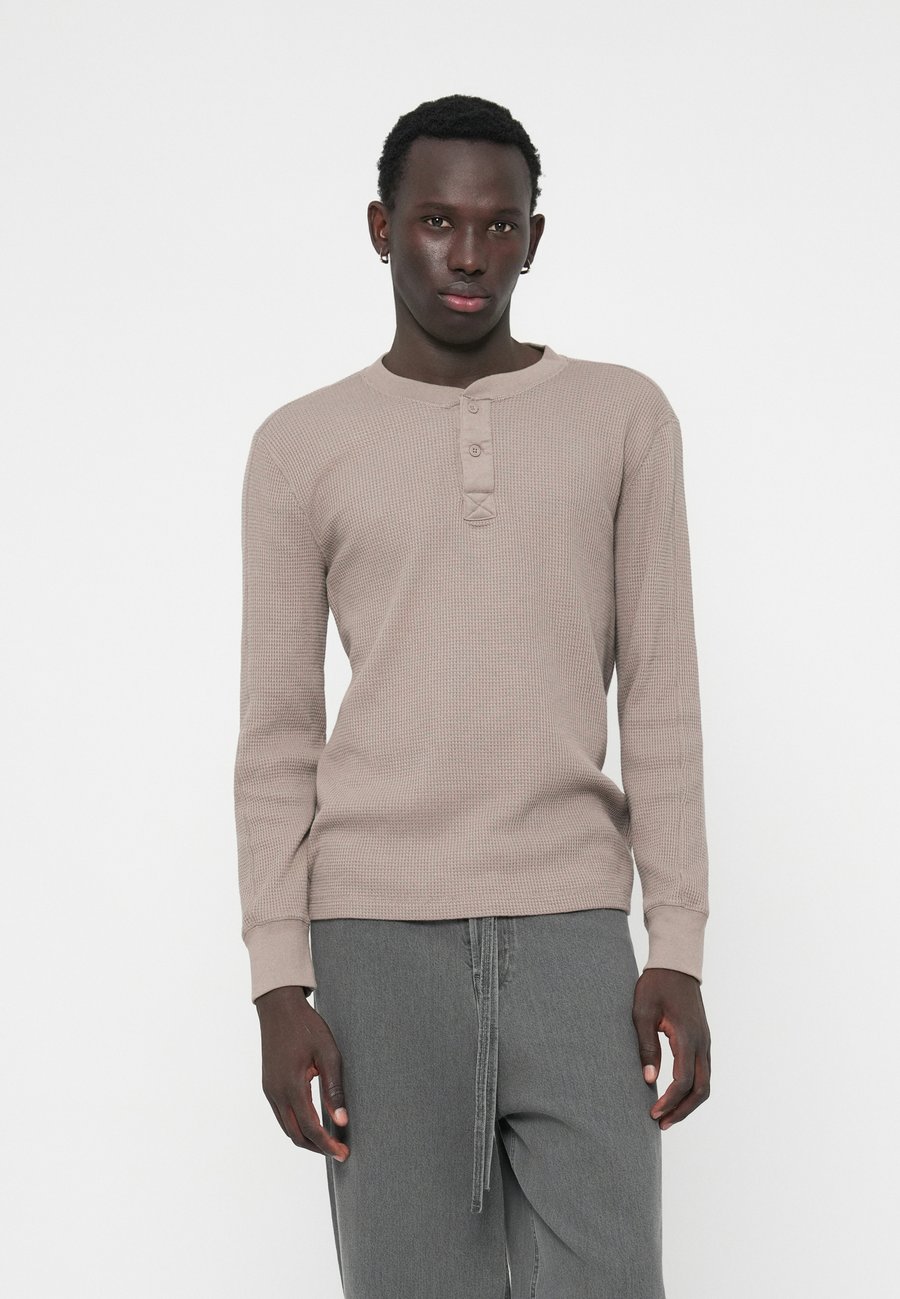 Топ Hollister Co. THERMAL HENLEY, Brown
Топ Hollister Co. THERMAL HENLEY, Brown