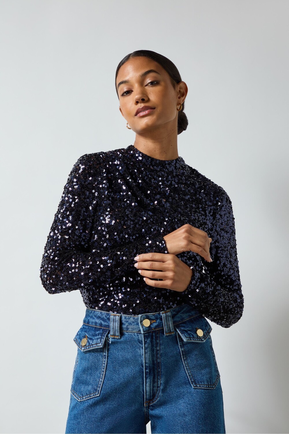 Топ с высоким воротом, расшитый пайетками Ro&Zo, синий
Топ с высоким воротом, расшитый пайетками Ro&Zo, синий