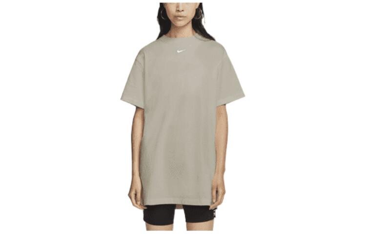 Серое женское платье с короткими рукавами серии Sportswear Essentials Nike
Серое женское платье с короткими рукавами серии Sportswear Essentials Nike