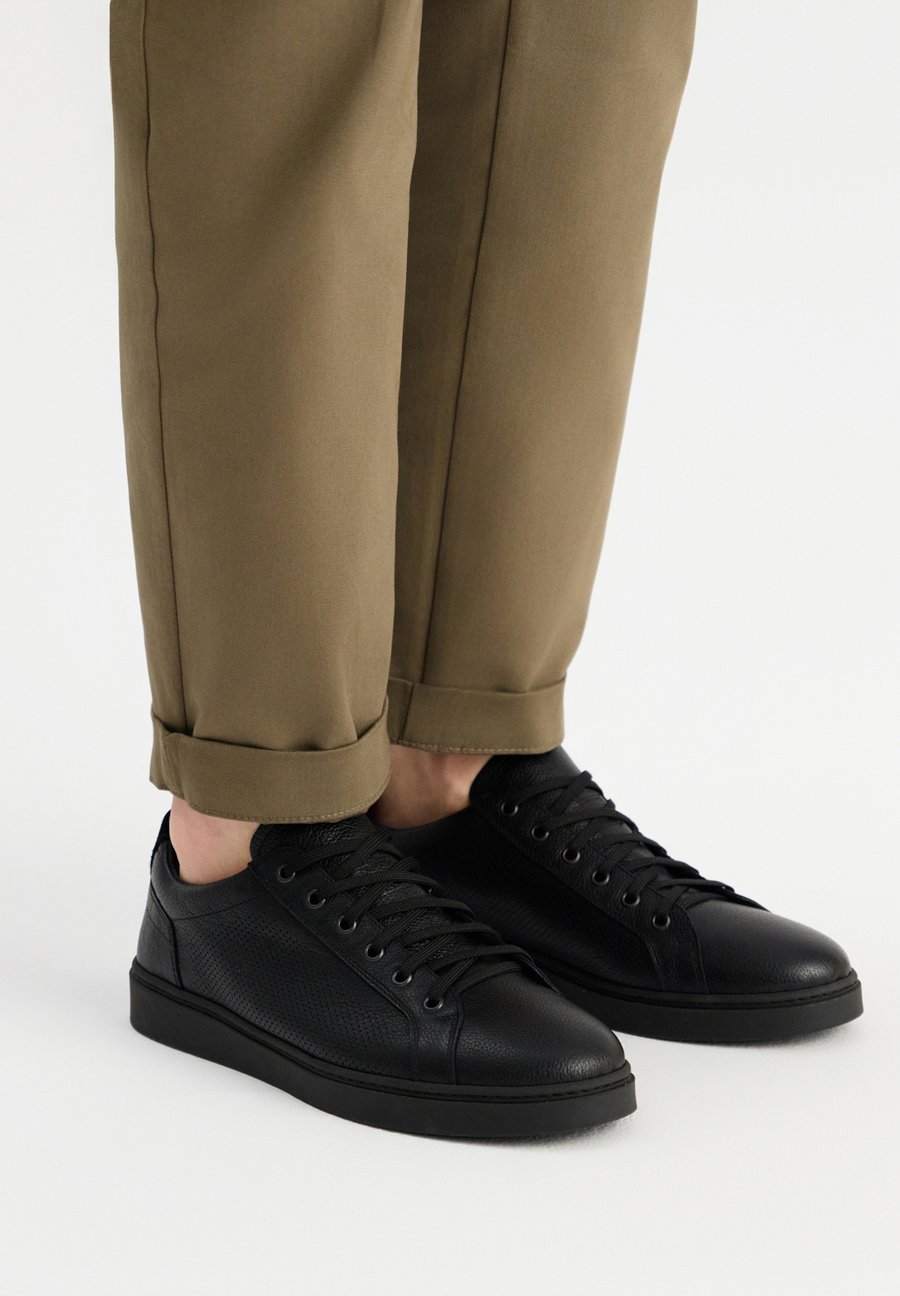 Кроссовки RYŁKO Trainers, Black
Кроссовки RYŁKO Trainers, Black