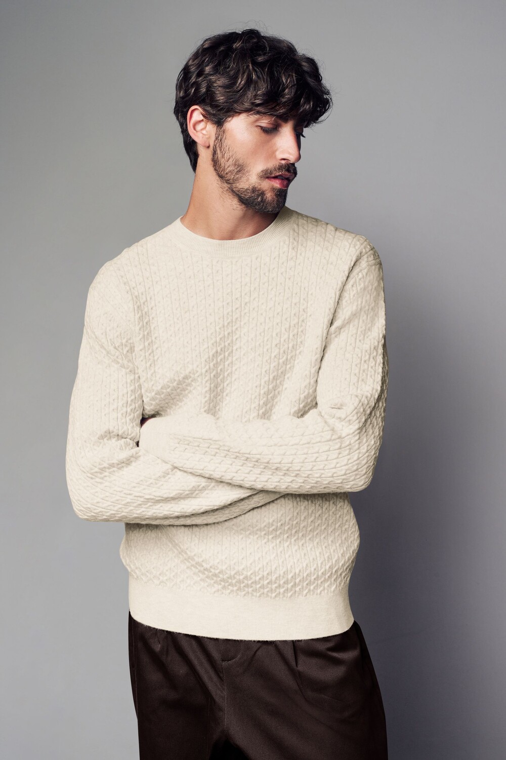 Мягкий на ощупь трикотажный джемпер классического кроя премиум класса Next, экрю 
Мягкий на ощупь трикотажный джемпер классического кроя премиум класса Next, экрю