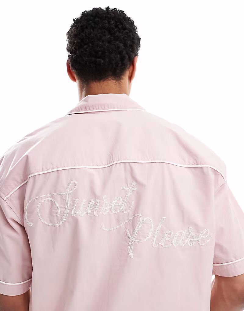 Рубашка с вышивкой Pull&Bear на спине розового цвета
Рубашка с вышивкой Pull&Bear на спине розового цвета