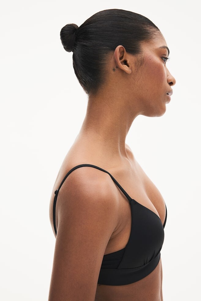 Бикини-Топ с треугольными чашечками пуш-ап H&M, черный 
Бикини-Топ с треугольными чашечками пуш-ап H&M, черный