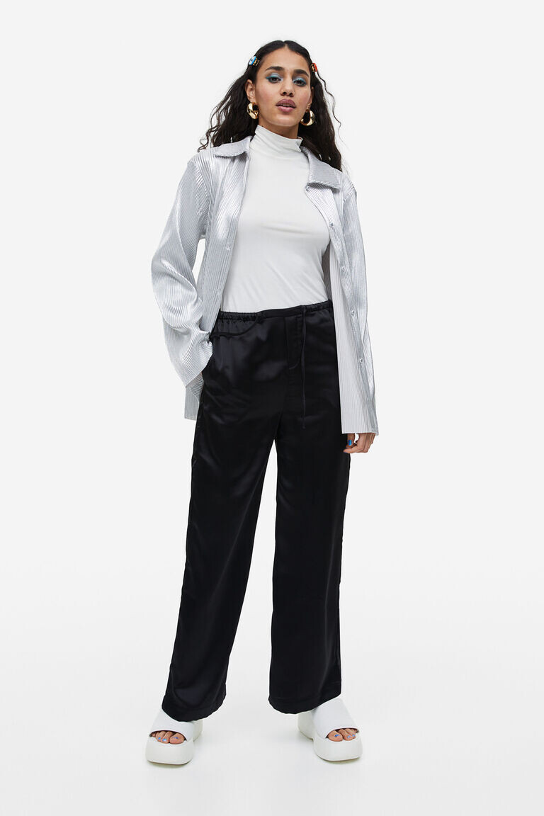 Атласные брюки без застежки H&M, черный
Атласные брюки без застежки H&M, черный