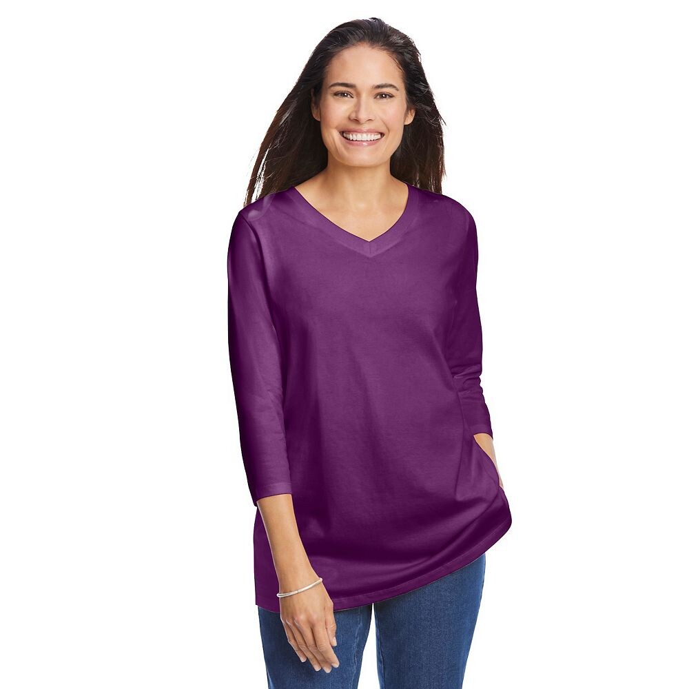 Женщина в женской идеальной футболке с v-образным вырезом и рукавами три четверти больших размеров Woman Within, цвет Plum Purple 
Женщина в женской идеальной футболке с v-образным вырезом и рукавами три четверти больших размеров Woman Within, цвет Plum Purple