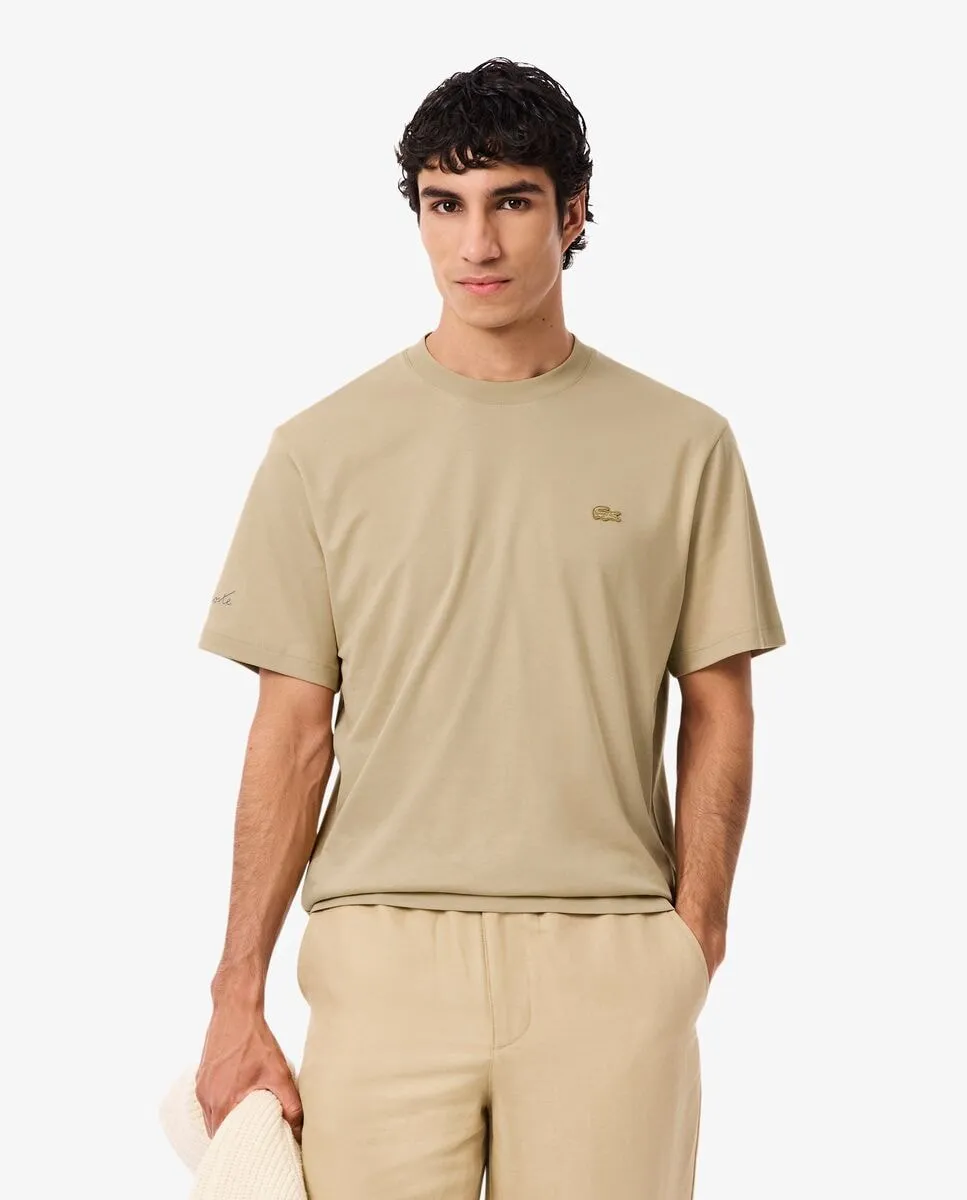 Мужская футболка с коротким рукавом и черной вышитой подписью Lacoste
Мужская футболка с коротким рукавом и черной вышитой подписью Lacoste