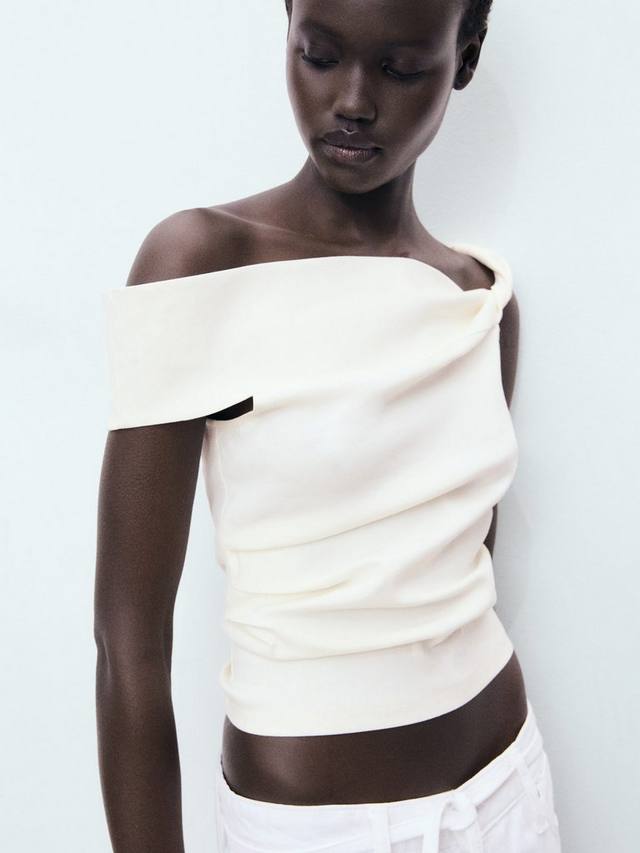 Benji асимметричный топ без бретелей из льняной смеси Mango, Natural White
Benji асимметричный топ без бретелей из льняной смеси Mango, Natural White