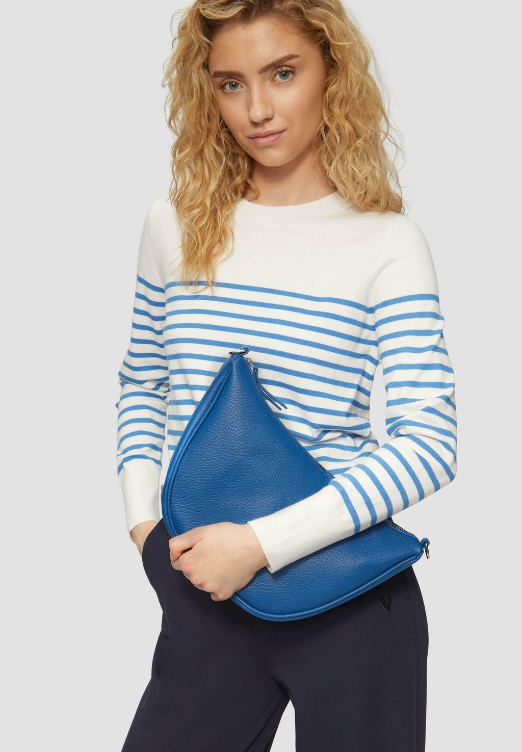 Сумка через плечо HALFMOON s.Oliver, синий
Сумка через плечо HALFMOON s.Oliver, синий