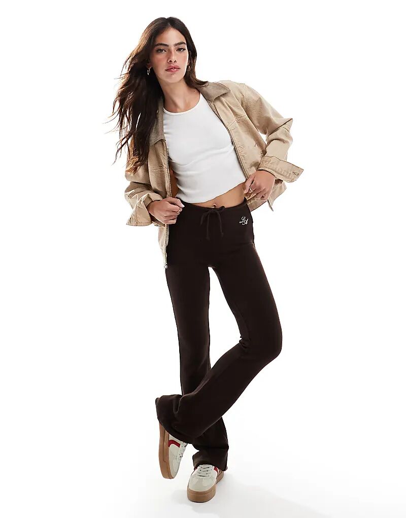 Расклешенные брюки Pacsun с вафельной текстурой кофейно-коричневого цвета
Расклешенные брюки Pacsun с вафельной текстурой кофейно-коричневого цвета