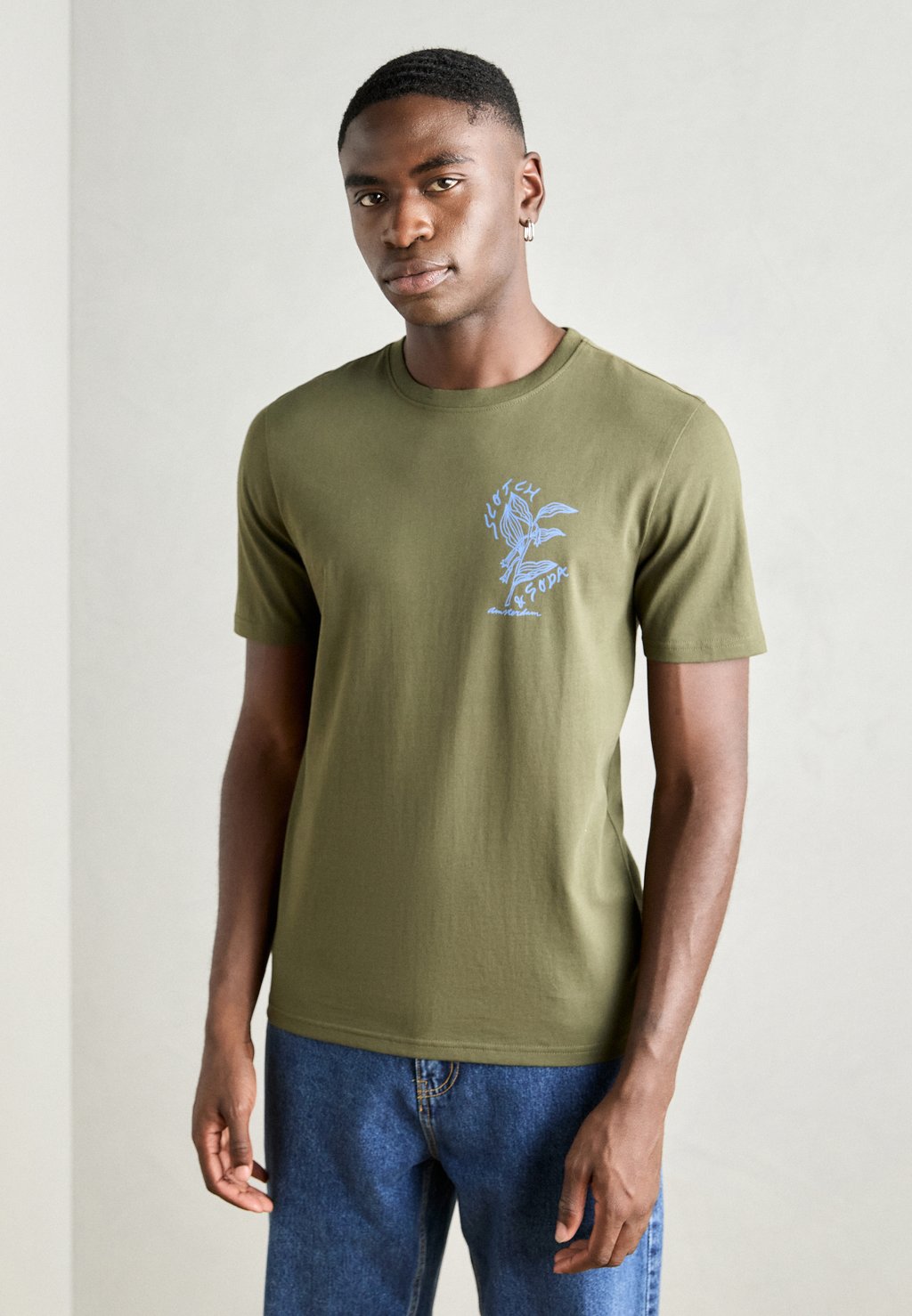 Футболка с принтом LEFT CHEST ARTWORK Scotch & Soda, зеленый
Футболка с принтом LEFT CHEST ARTWORK Scotch & Soda, зеленый