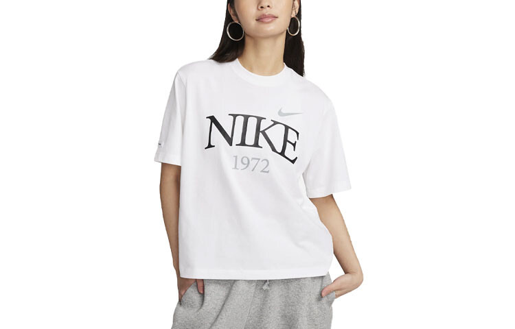 Футболка женская белая Nike
Футболка женская белая Nike