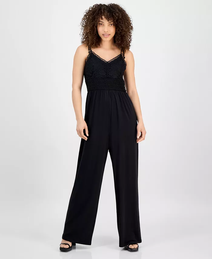 Петитный комбинезон с V-образным вырезом, без рукавов и широкими брючинами, выполненный в технике вязания крючком JAMIE & LAYLA, черный
Петитный комбинезон с V-образным вырезом, без рукавов и широкими брючинами, выполненный в технике вязания крючком JAMIE & LAYLA, черный