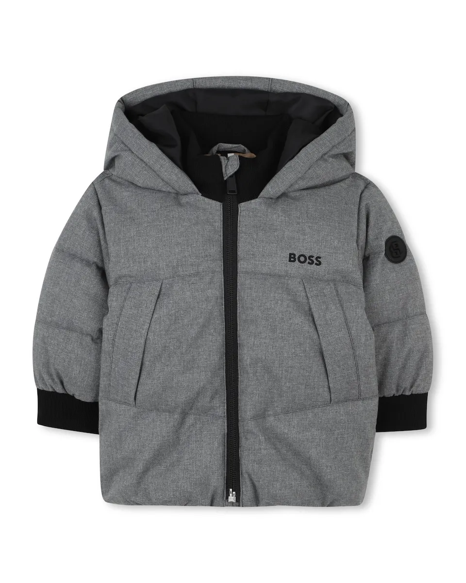 Сероe детское пуховое пальто с капюшоном BOSS Kidswear, темно-серый
Сероe детское пуховое пальто с капюшоном BOSS Kidswear, темно-серый