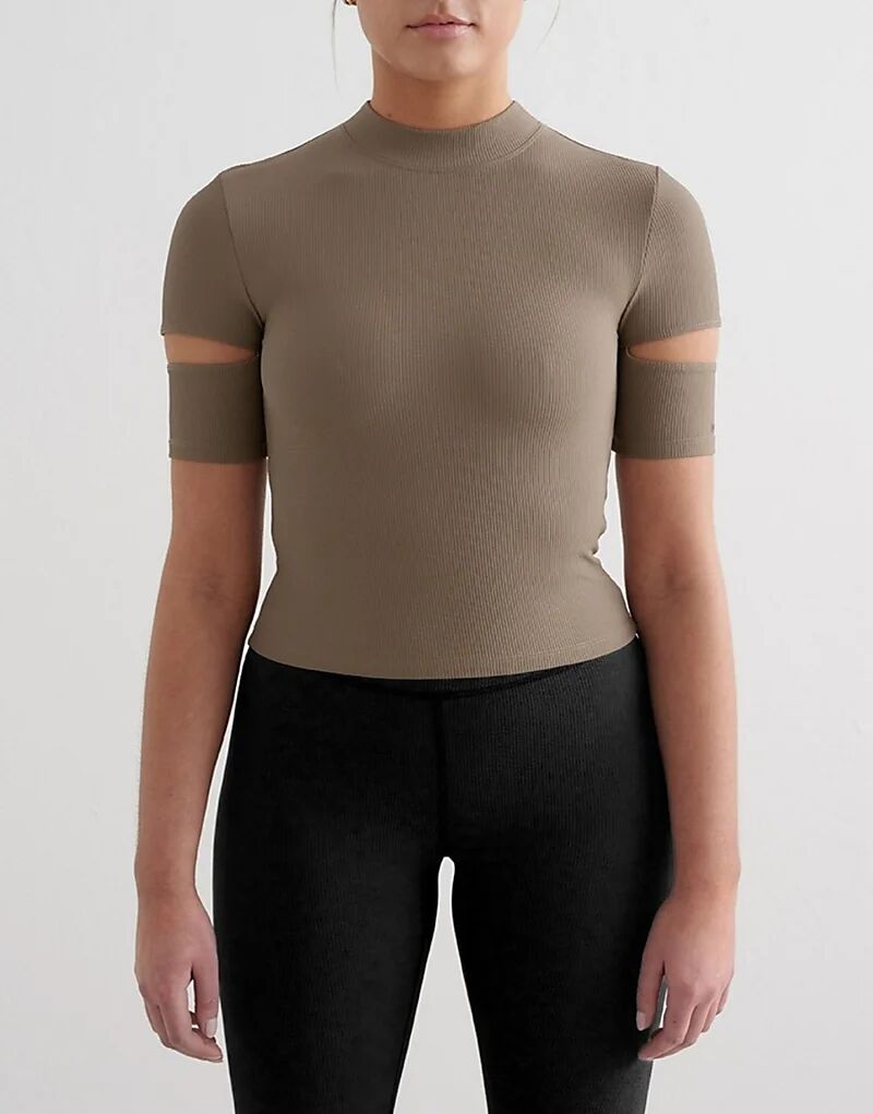 Ребристый топ Aim'n Nougat с вырезами коричневого цвета
Ребристый топ Aim'n Nougat с вырезами коричневого цвета