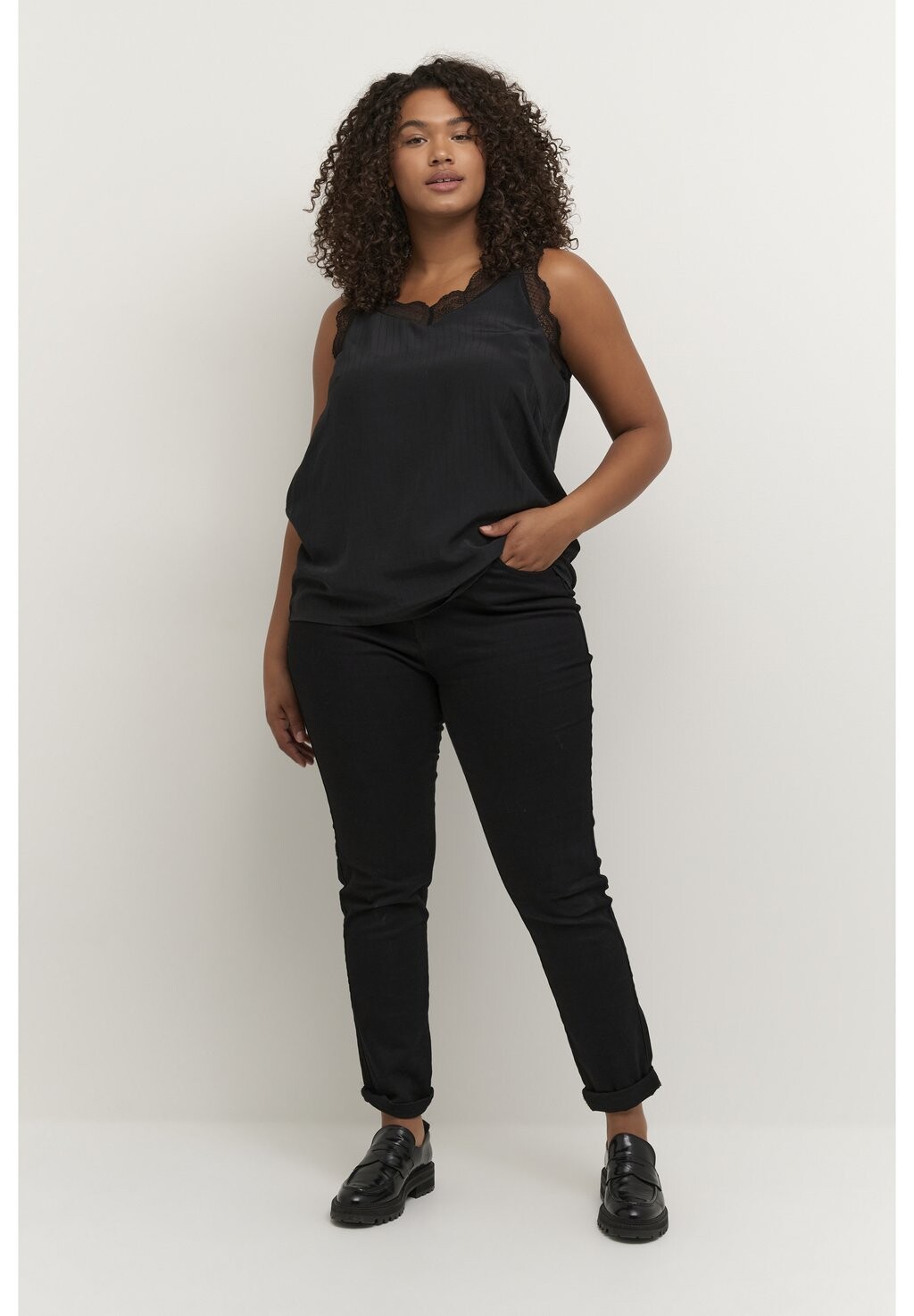 Блуза JAKOBINE Kaffe Curve, черный глубокий
Блуза JAKOBINE Kaffe Curve, черный глубокий