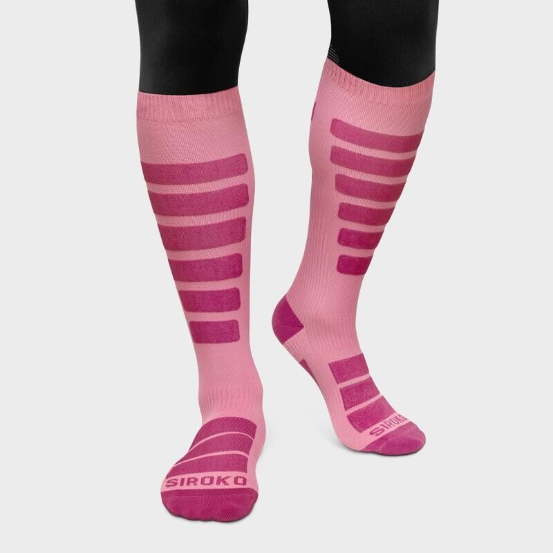 Мужские и женские зимние спортивные носки для сноуборда и лыж Aoraki Pink Bubblegum Pink SIROKO, цвет rosa
Мужские и женские зимние спортивные носки для сноуборда и лыж Aoraki Pink Bubblegum Pink SIROKO, цвет rosa