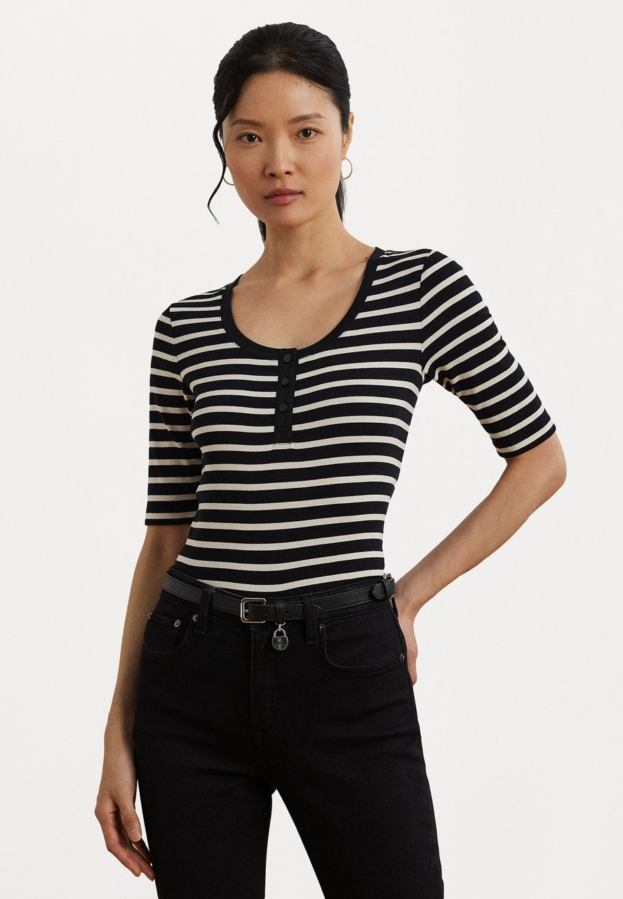 Футболка Lauren Ralph Lauren Striped Elbow Sleeve Henley Top, Black/Mascarpone Cream/Black
Футболка Lauren Ralph Lauren Striped Elbow Sleeve Henley Top, Black/Mascarpone Cream/Black