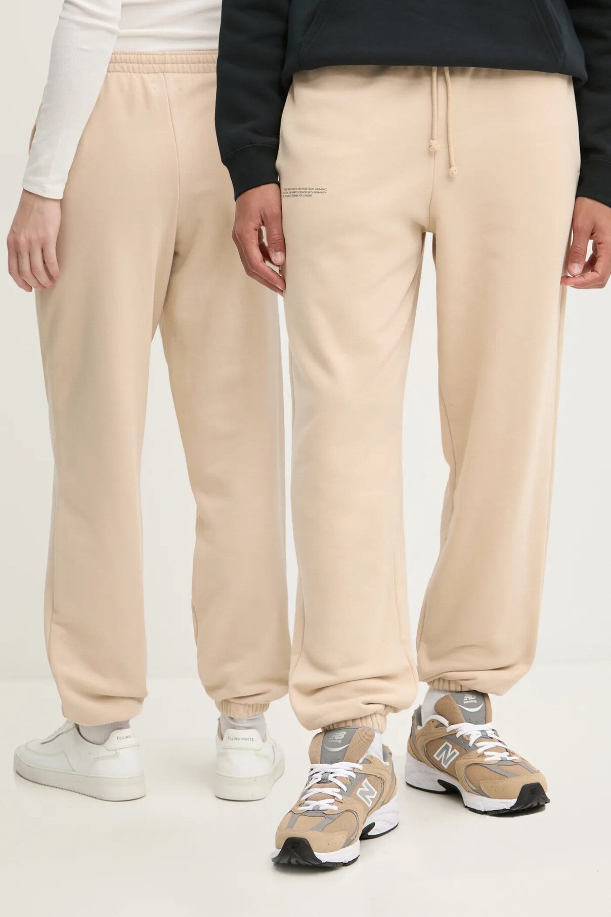 Спортивные штаны из хлопка Pangaia, бежевый
Спортивные штаны из хлопка Pangaia, бежевый