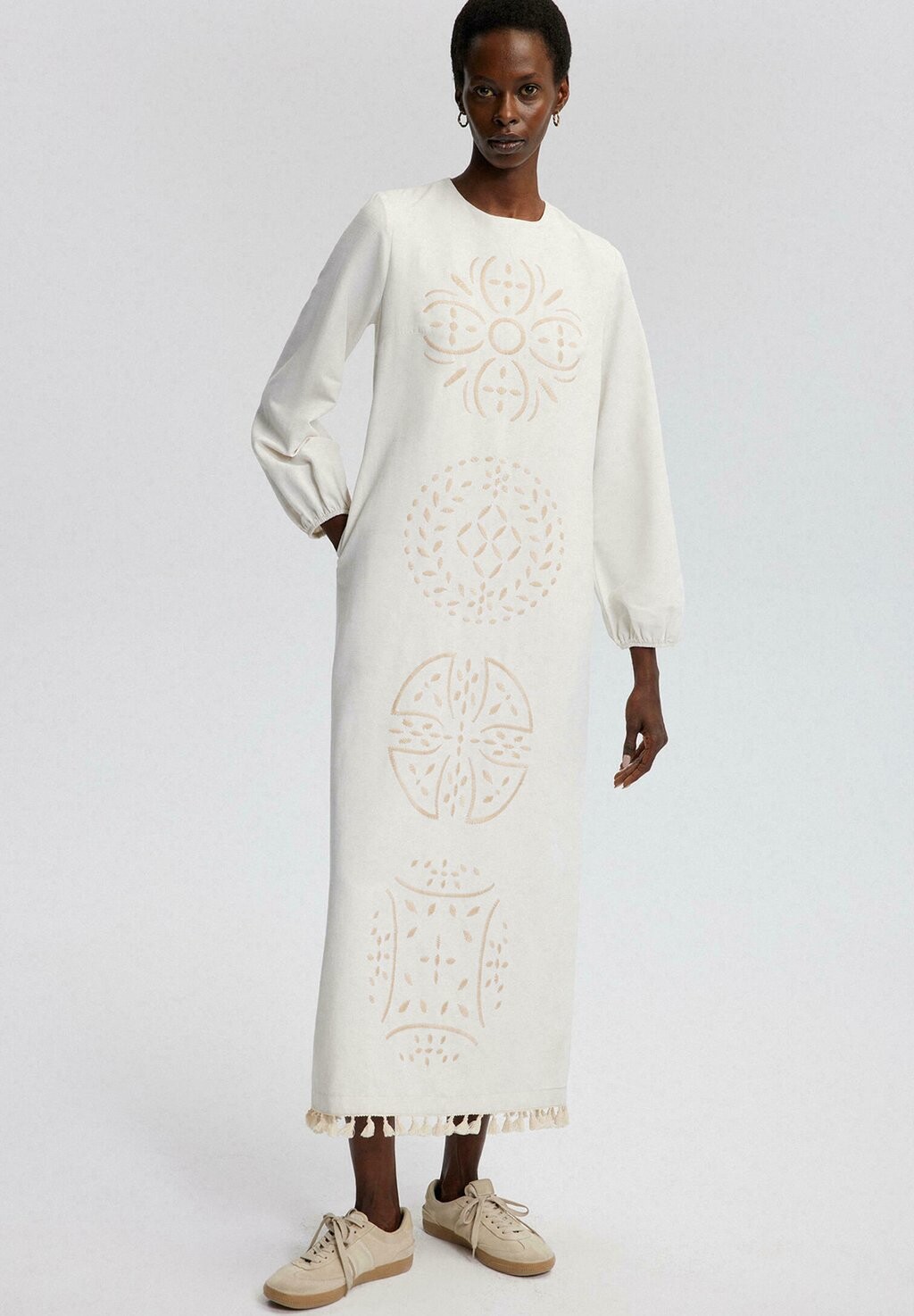 Повседневное платье EMBROIDERED Touché Privé, белый
Повседневное платье EMBROIDERED Touché Privé, белый