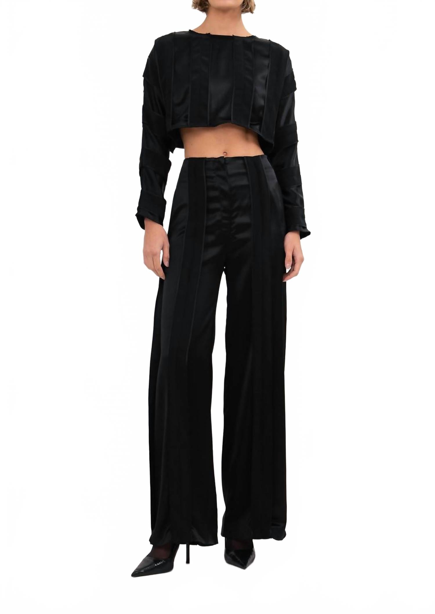 Финли укороченный топ в черном цвете NONCHALANTLABEL
Финли укороченный топ в черном цвете NONCHALANTLABEL