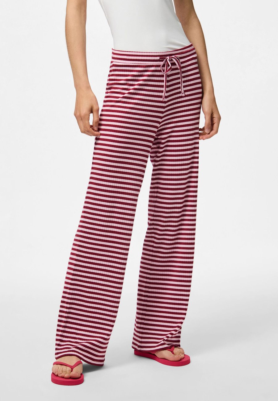Брюки Pieces PCLAYA WIDE PANTS, Goji Berry/Pink/Red
Брюки Pieces PCLAYA WIDE PANTS, Goji Berry/Pink/Red