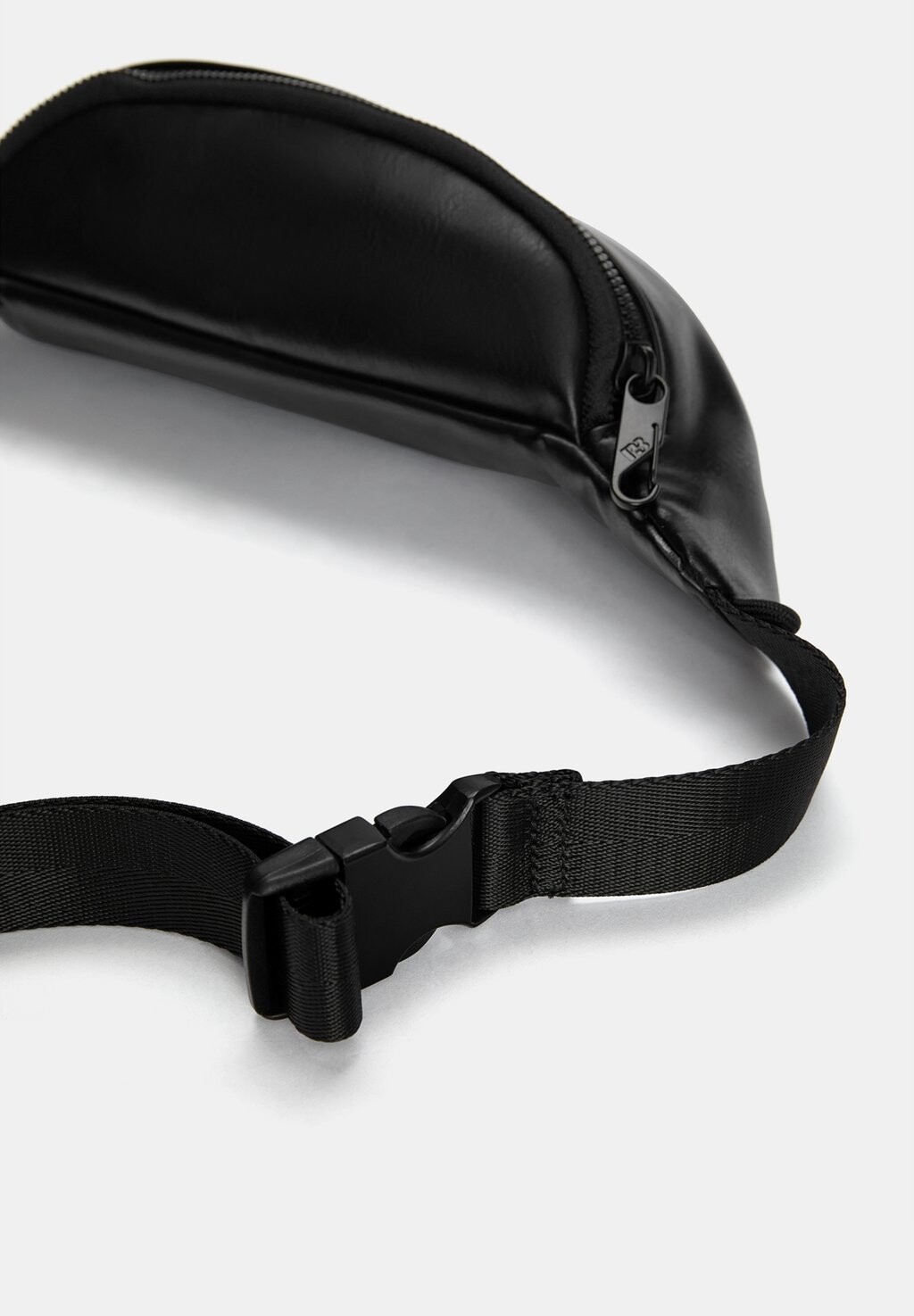 Поясная сумка PULL&BEAR, черный
Поясная сумка PULL&BEAR, черный