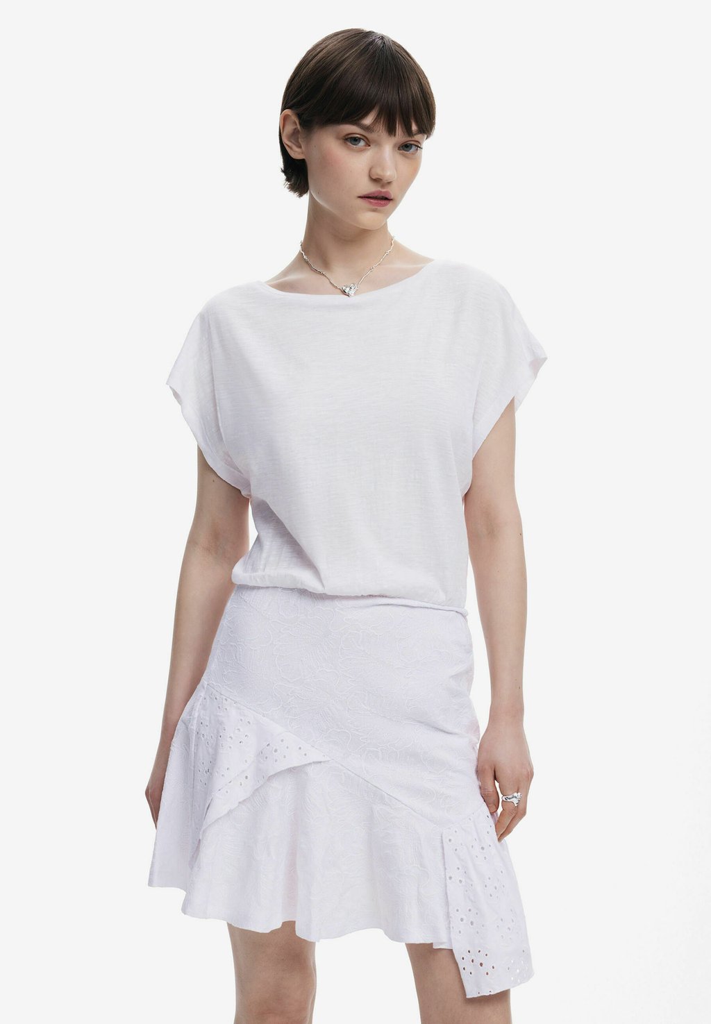 Повседневное платье Desigual, белый
Повседневное платье Desigual, белый