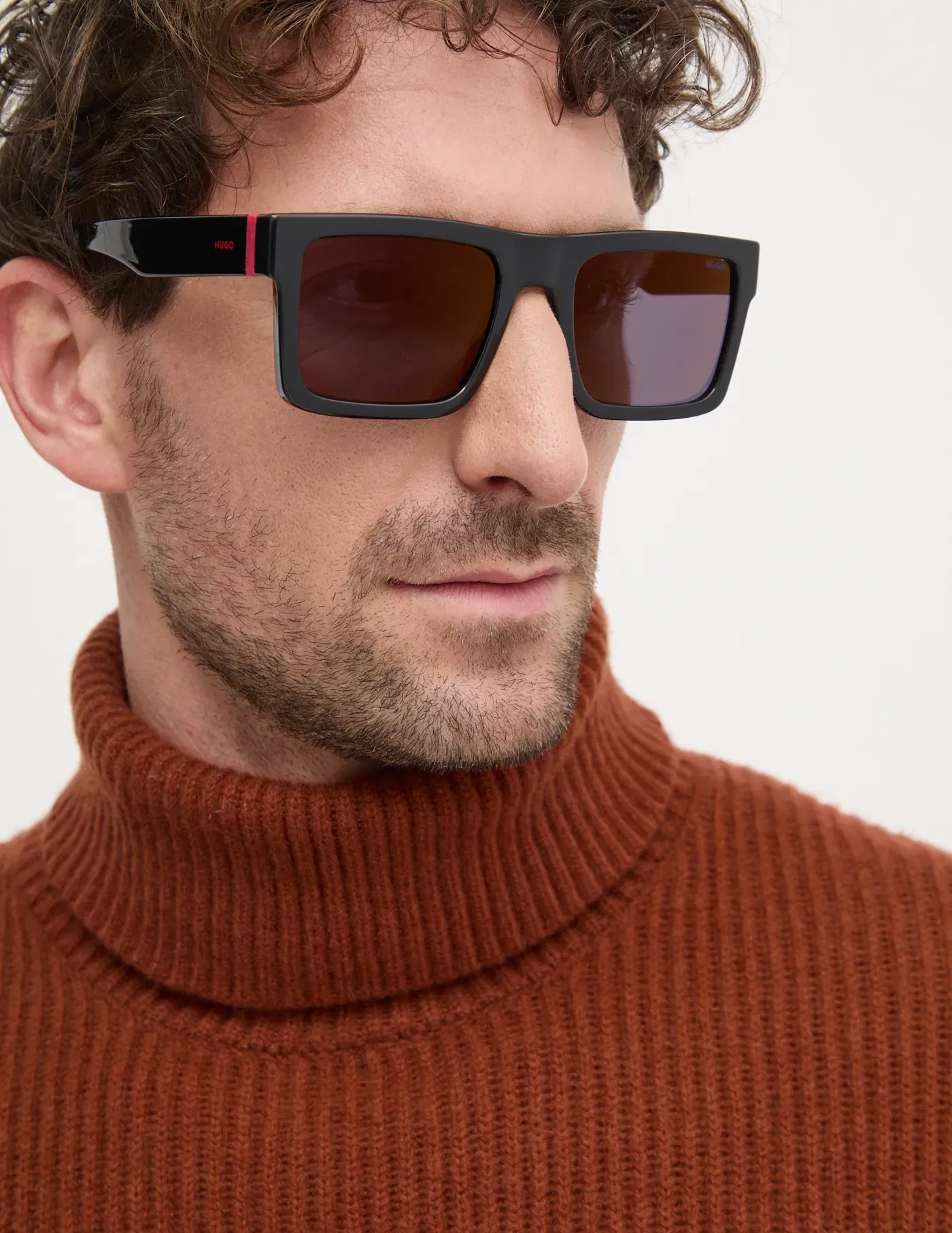 Солнцезащитные очки HUGO, черный
Солнцезащитные очки HUGO, черный