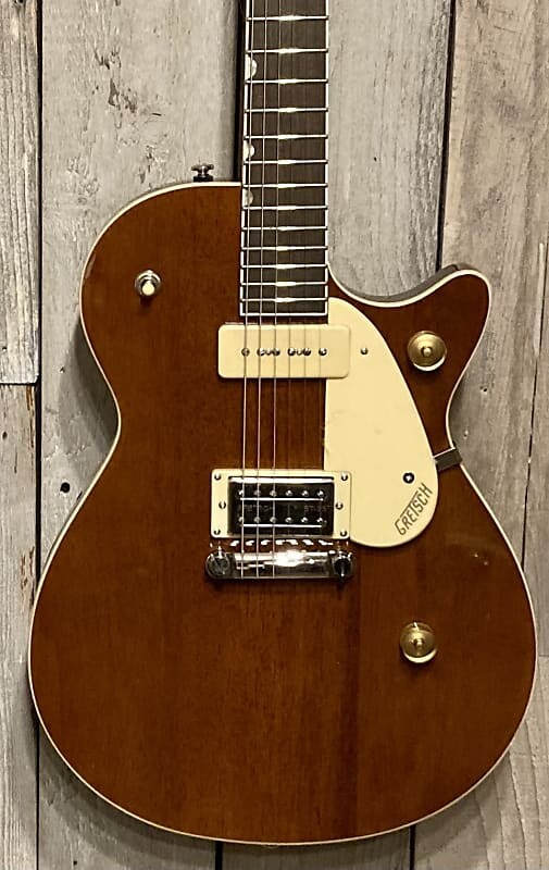 Электрогитара Gretsch G2215-P90 Streamliner Junior Jet Club 2022 Single Barrel Stain, Very Versatile Tone ! 
Электрогитара Gretsch G2215-P90 Streamliner Junior Jet Club 2022 Single Barrel Stain, Very Versatile Tone !