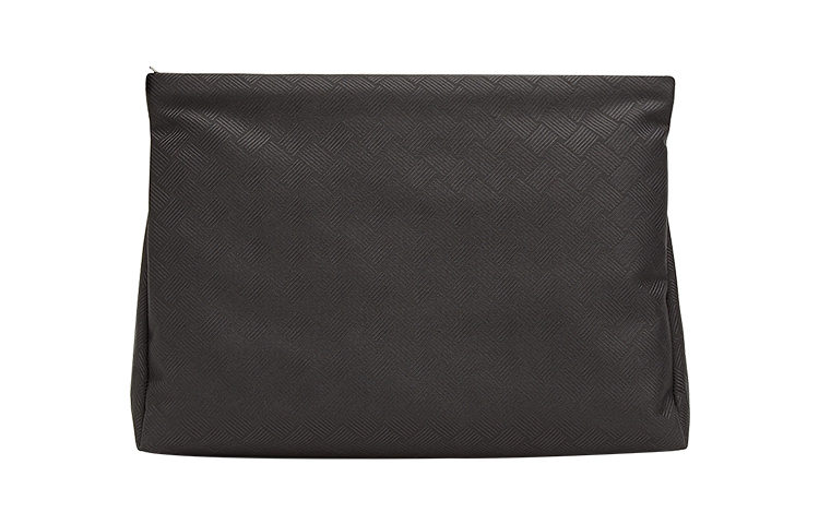 Bottega Veneta Большая нейлоновая косметичка мужская черная
Bottega Veneta Большая нейлоновая косметичка мужская черная