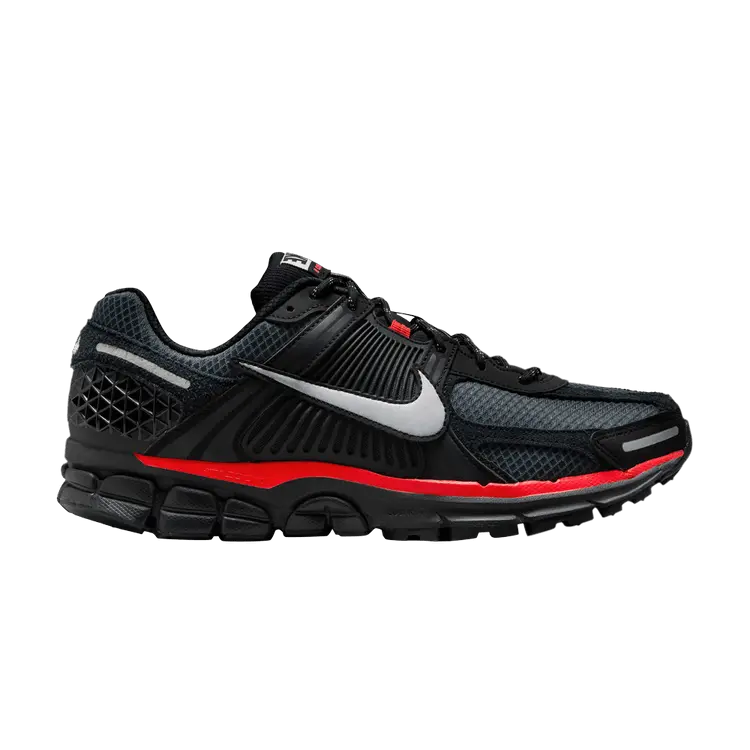 Кроссовки Air Zoom Vomero 5 'Black Metallic University Red', черный
Кроссовки Air Zoom Vomero 5 'Black Metallic University Red', черный