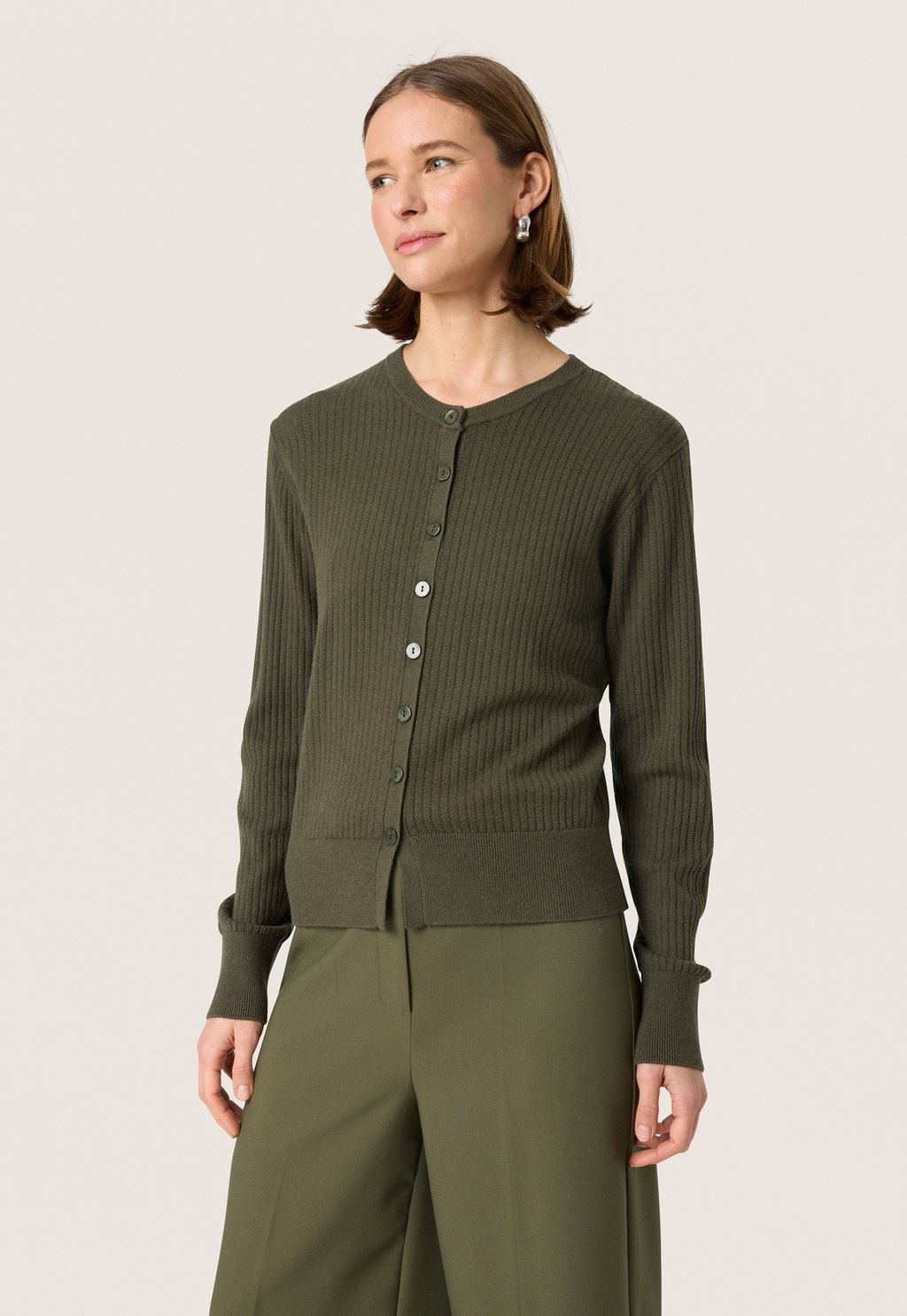 Кардиган Soaked in Luxury, цвет Grape Leaf
Кардиган Soaked in Luxury, цвет Grape Leaf