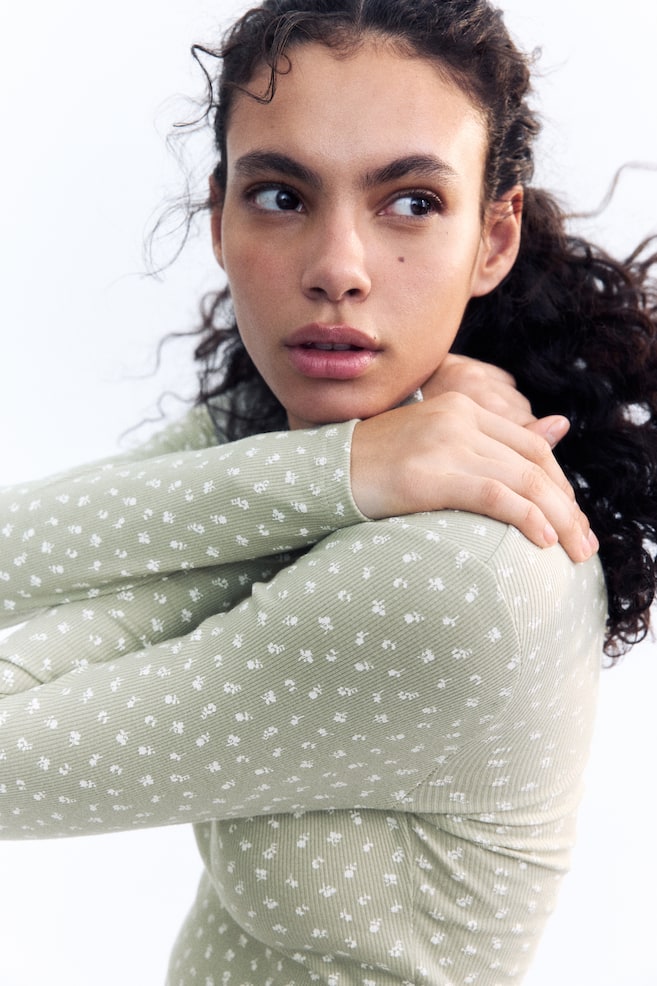 Хлопковая рубашка с отделкой пико H&M, мультиколор 
Хлопковая рубашка с отделкой пико H&M, мультиколор