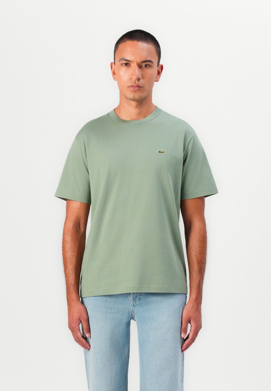 Футболка Lacoste Basic T-shirt, Thyme/Green, Зеленый, Футболка Lacoste Basic T-shirt, Thyme/Green
Футболка Lacoste Basic T-shirt, Thyme/Green, Зеленый, Футболка Lacoste Basic T-shirt, Thyme/Green