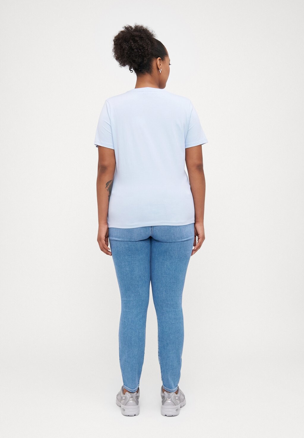 Футболка с принтом SCRIPT Tommy Hilfiger Curve, светло-голубой
Футболка с принтом SCRIPT Tommy Hilfiger Curve, светло-голубой