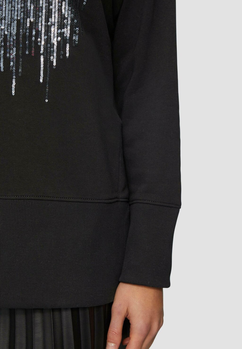 Толстовка с капюшоном MIT PAILLETTEN IM RELAXED FIT s.Oliver, черный
Толстовка с капюшоном MIT PAILLETTEN IM RELAXED FIT s.Oliver, черный